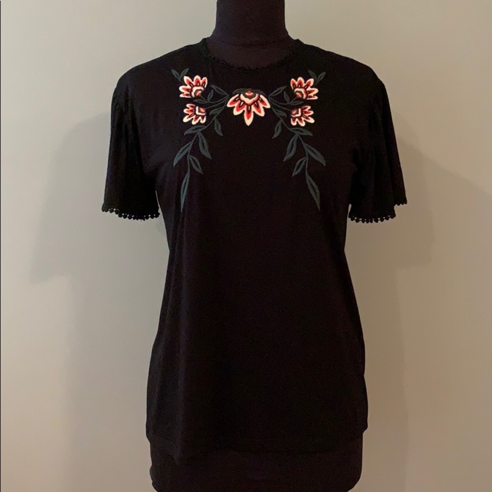 New without tags Floral Embroidery Top Small